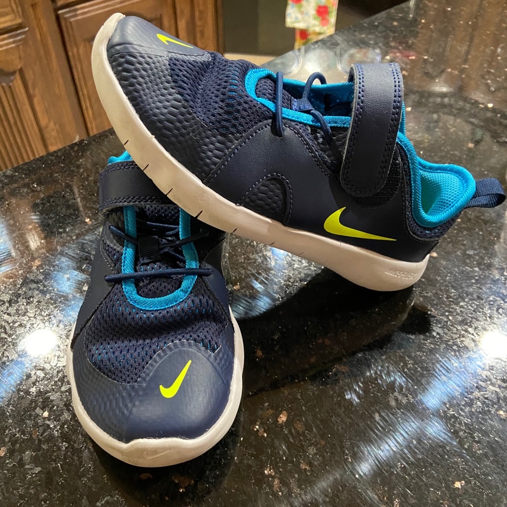**SOLD**Little boys Nike flex